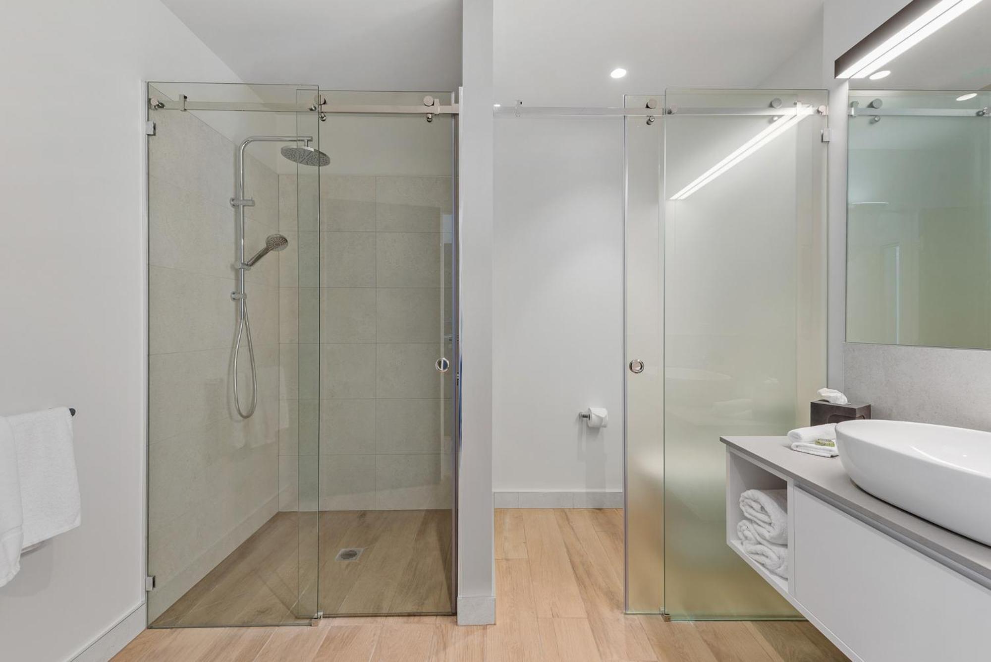 Hotel Peppers Silo Launceston Exteriér fotografie A shower enclosure