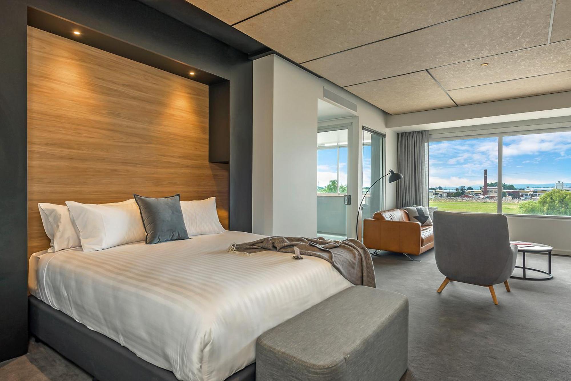 Hotel Peppers Silo Launceston Pokoj fotografie A bedroom at the hotel